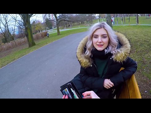 ❤️ Guta zgodnu spermu stranca za novac - pušenje u parku od Eve Elfie Seks video kod nas ☑